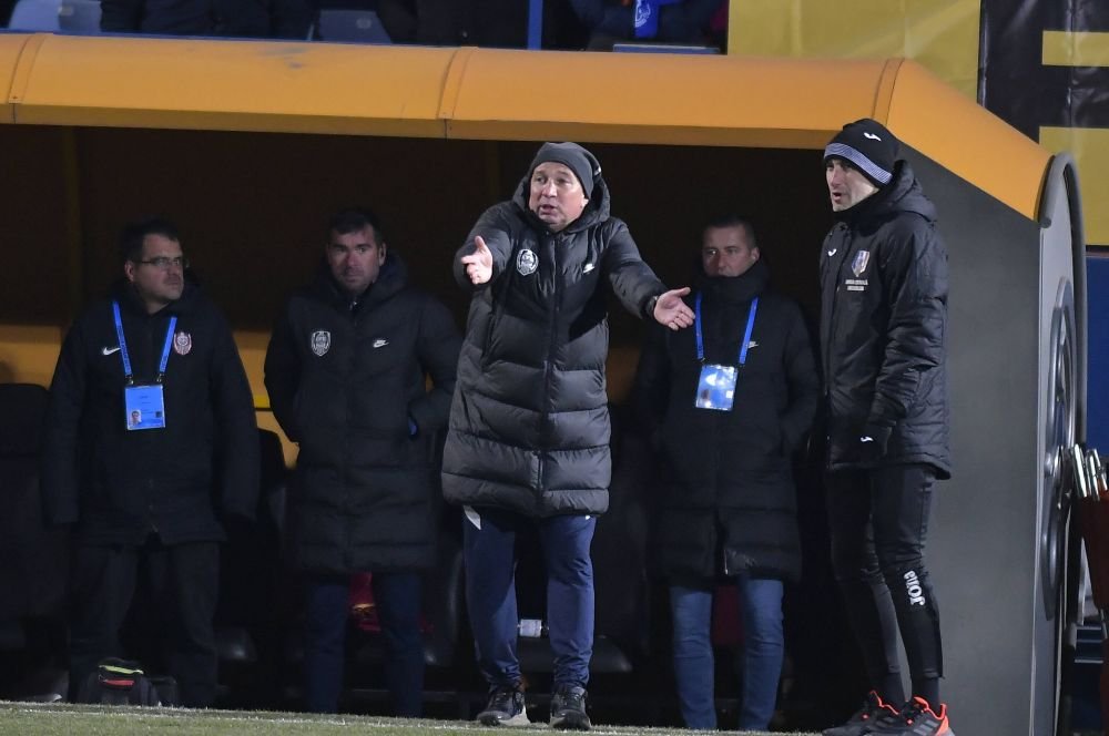 Dan Petrescu le-a răspuns celor care nu i-au &icirc;nțeles tactica. De ce a făcut primele schimbări abia &icirc;n minutul 86