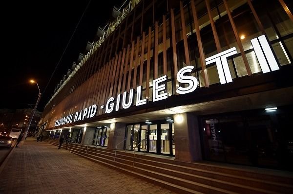 Ion Motroc, Goanță, Mircea Lucescu, Lupu, Iencsi și alți mari fotbaliști ai Rapidului, la inaugurarea noului stadion. Felicia Filip va intona Imnul Național_4