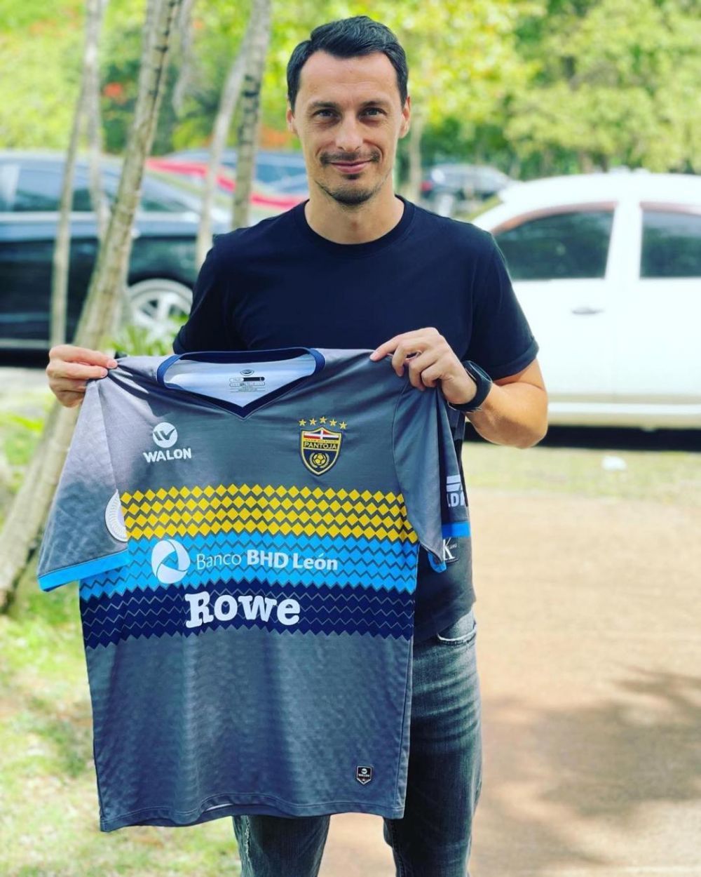 Viața de film a „globe-trotterului” român care a fost antrenat de Hagi și acum joacă în Republica Dominicană _3