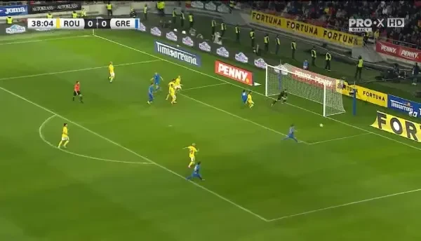 GOL GRECIA! Tsimikas îi trimite lui Pelkas, care centreză greșit, balonul ajunge ulterior la Bouchalakis, care îl învinge pe Niță cu o lovitură de cap