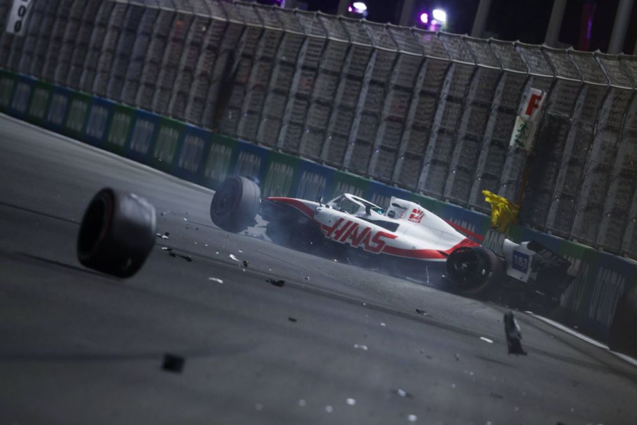 Accident horror pentru Mick Schumacher în calificările Marelui Premiu al Arabiei Saudite! Mașina i-a fost distrusă! Care e starea pilotului _5