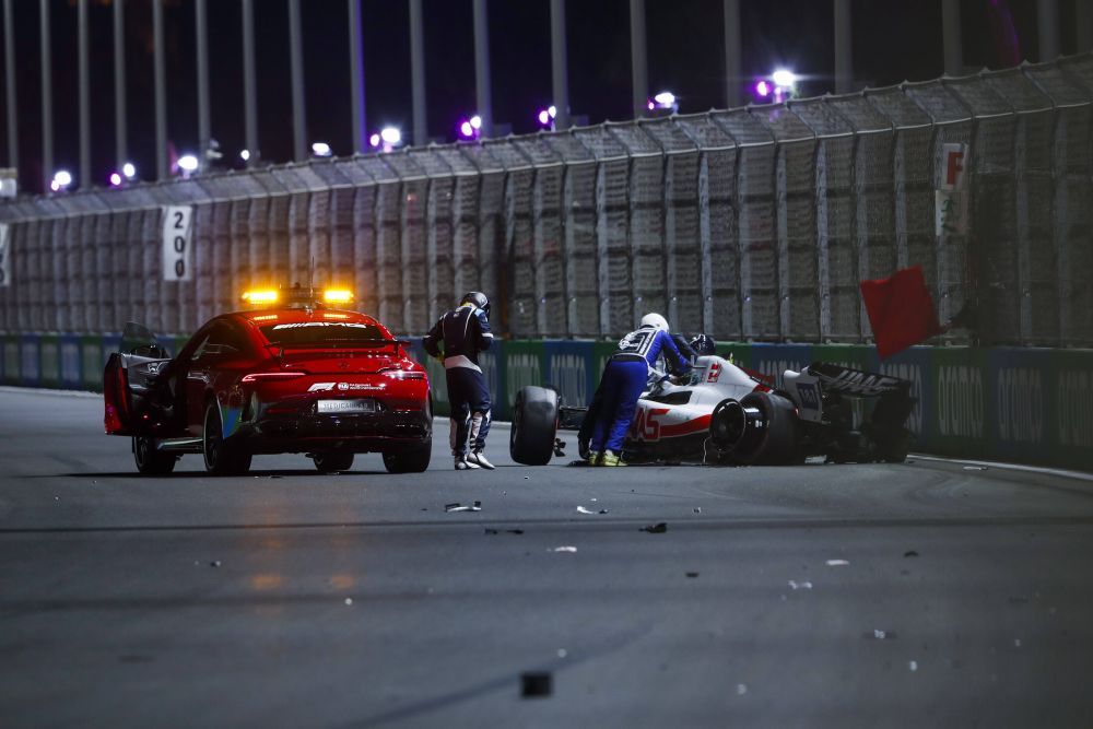 Accident horror pentru Mick Schumacher în calificările Marelui Premiu al Arabiei Saudite! Mașina i-a fost distrusă! Care e starea pilotului _8