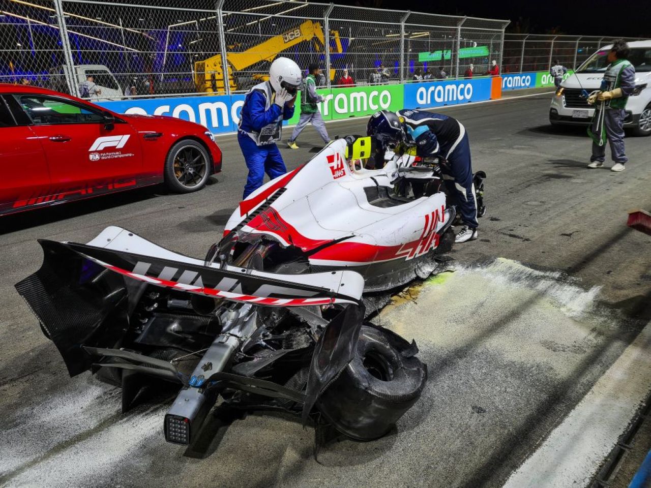 Accident horror pentru Mick Schumacher în calificările Marelui Premiu al Arabiei Saudite! Mașina i-a fost distrusă! Care e starea pilotului _10