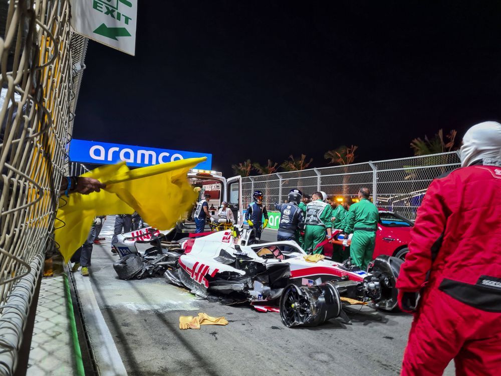 Accident horror pentru Mick Schumacher în calificările Marelui Premiu al Arabiei Saudite! Mașina i-a fost distrusă! Care e starea pilotului _11