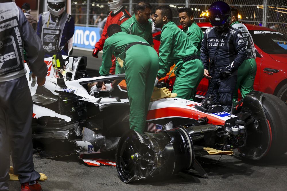 Accident horror pentru Mick Schumacher în calificările Marelui Premiu al Arabiei Saudite! Mașina i-a fost distrusă! Care e starea pilotului _16