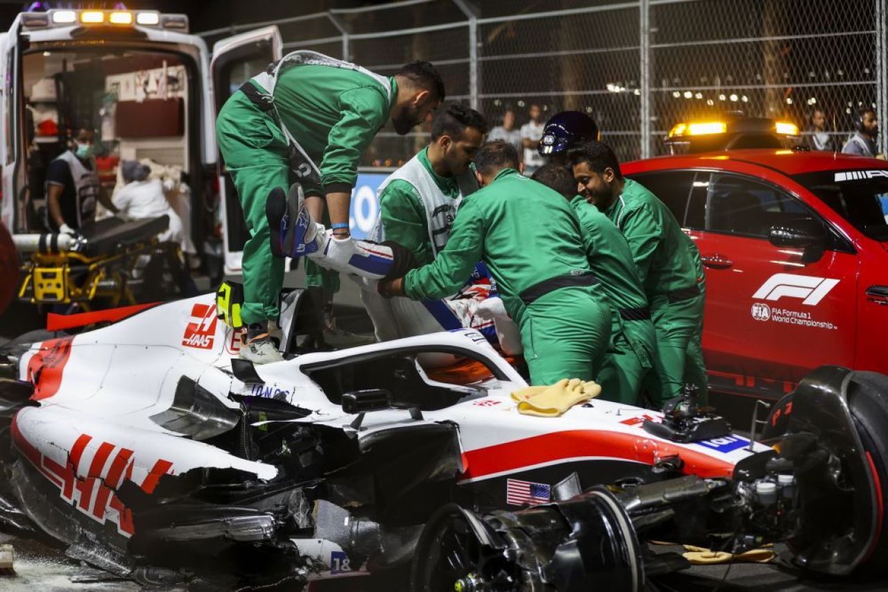 Accident horror pentru Mick Schumacher în calificările Marelui Premiu al Arabiei Saudite! Mașina i-a fost distrusă! Care e starea pilotului _17
