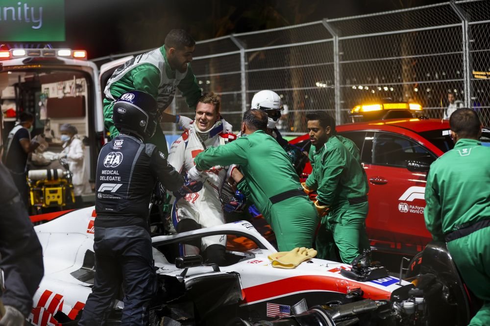 Accident horror pentru Mick Schumacher în calificările Marelui Premiu al Arabiei Saudite! Mașina i-a fost distrusă! Care e starea pilotului _18