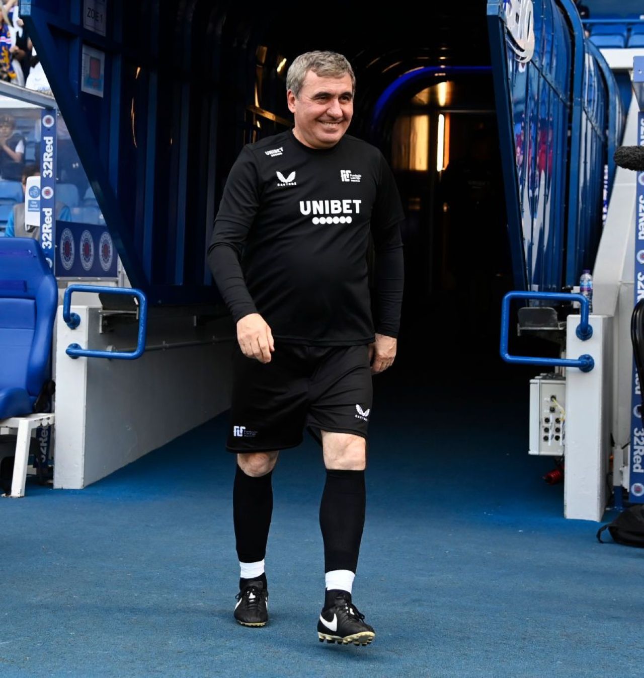 „Regele” s-a întors pe teren! Gică Hagi, coechipier cu Figo și Kaka într-un meci de senzație cu legendele lui Rangers _9