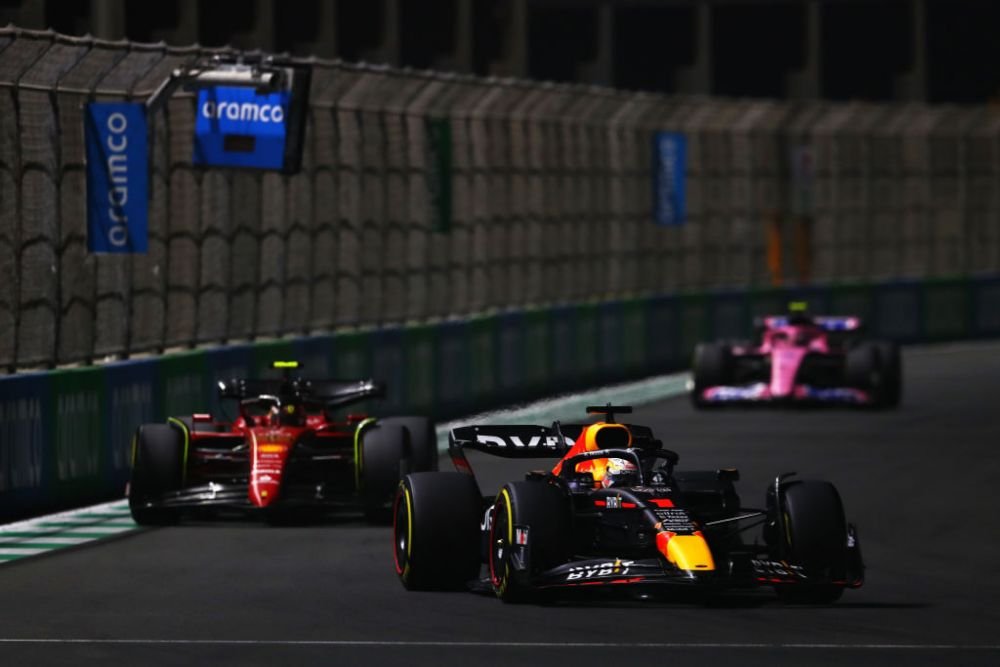 Verstappen, campion la Jeddah! Hamilton termină pe 10_4