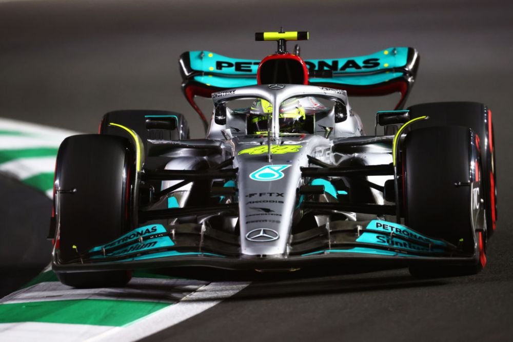 Verstappen, campion la Jeddah! Hamilton termină pe 10_5