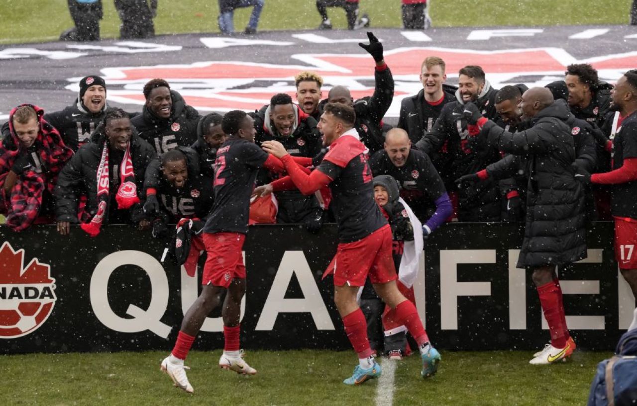 Frunza de arțar, la Mondial! Canada face istorie! S-a calificat la turneul final după 36 de ani. Imaginile bucuriei_7