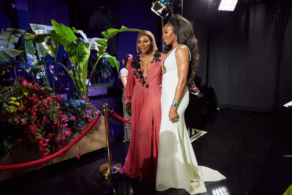 Surorile Williams, apariție genială ca prezentatoare la Gala Premiilor Oscar! Ținuta sexy purtată de Venus Williams a atras toate privirile_3