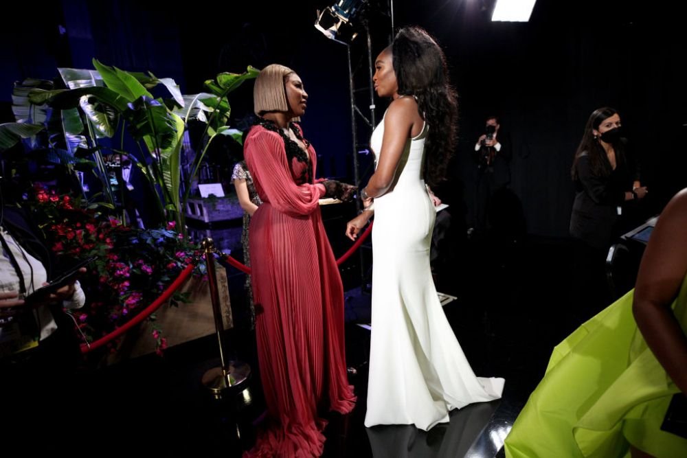 Surorile Williams, apariție genială ca prezentatoare la Gala Premiilor Oscar! Ținuta sexy purtată de Venus Williams a atras toate privirile_5