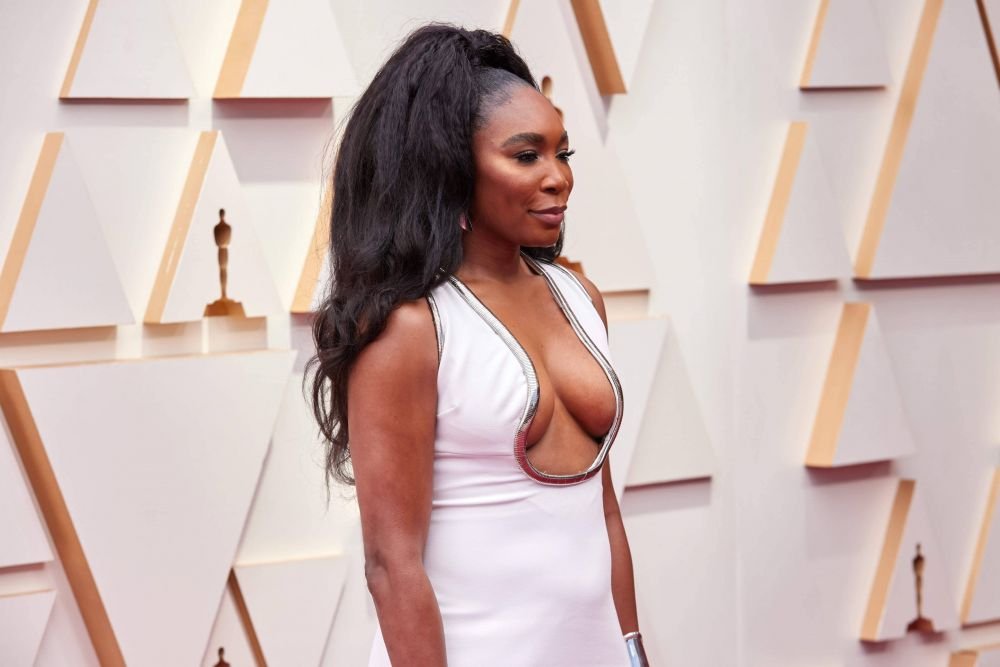 Surorile Williams, apariție genială ca prezentatoare la Gala Premiilor Oscar! Ținuta sexy purtată de Venus Williams a atras toate privirile_11