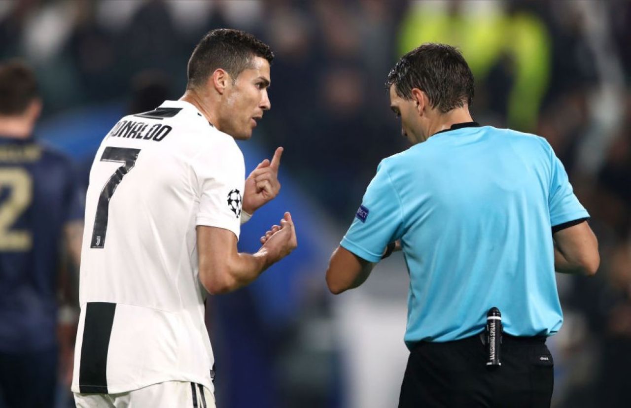 Atât de mare e Ovidiu Hațegan! Colecție impresionantă de imagini cu arbitrul român și starurile fotbalului mondial_2