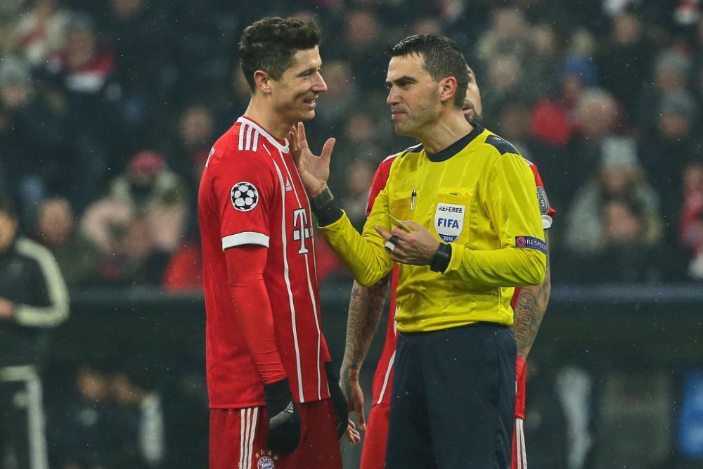 Atât de mare e Ovidiu Hațegan! Colecție impresionantă de imagini cu arbitrul român și starurile fotbalului mondial_9