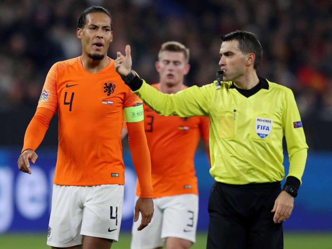 Atât de mare e Ovidiu Hațegan! Colecție impresionantă de imagini cu arbitrul român și starurile fotbalului mondial_14