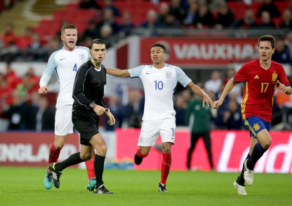 Atât de mare e Ovidiu Hațegan! Colecție impresionantă de imagini cu arbitrul român și starurile fotbalului mondial_18