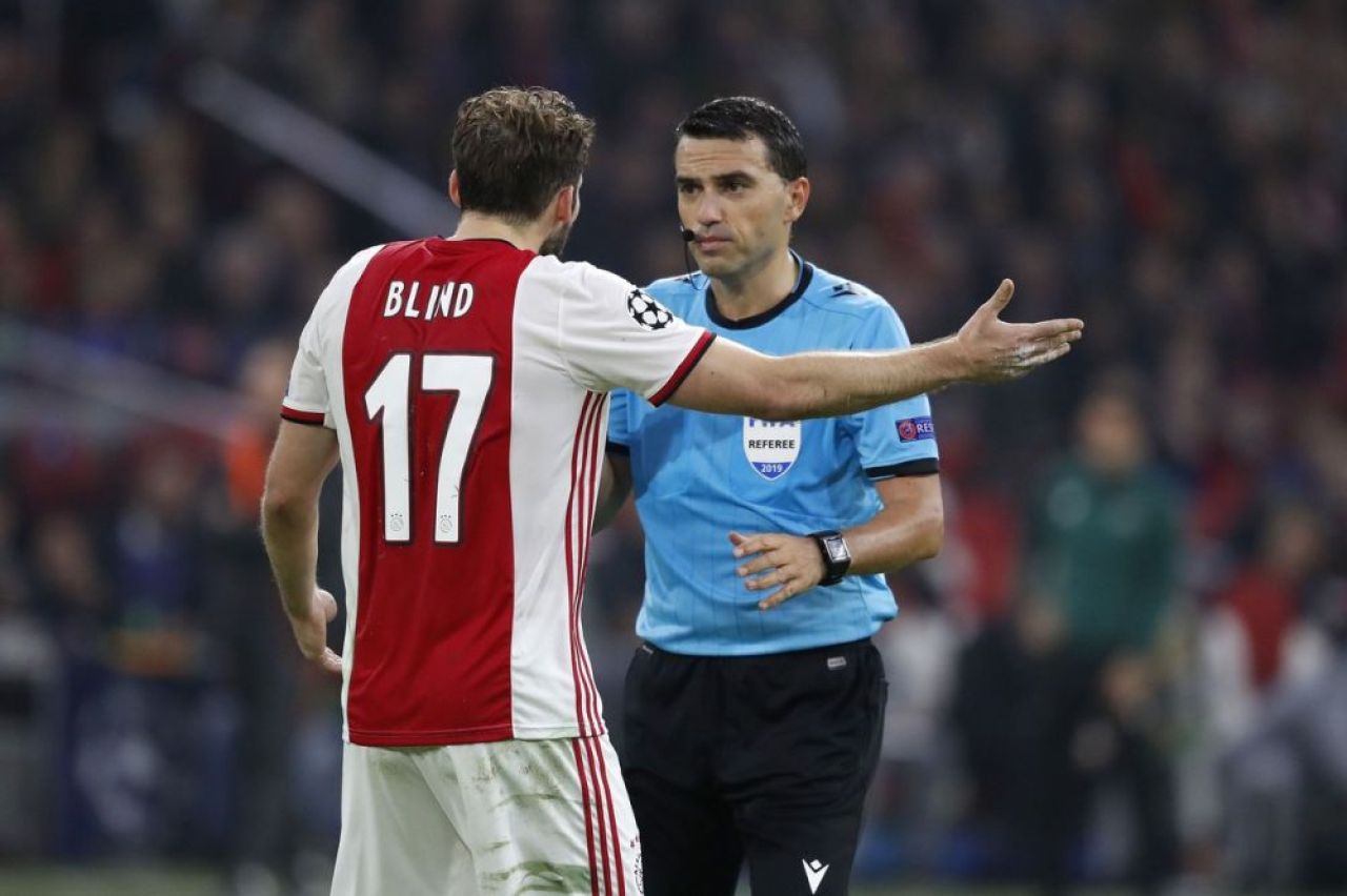 Atât de mare e Ovidiu Hațegan! Colecție impresionantă de imagini cu arbitrul român și starurile fotbalului mondial_20