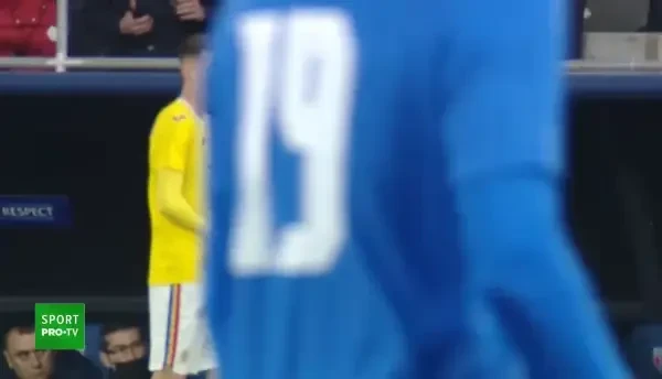 BOOM! Tavi Popescu &icirc;n acțiune. Cele mai tari momente cu &bdquo;perla&rdquo; lui Becali, &icirc;n meciul cu Grecia, filmate de la nivelul gazonului