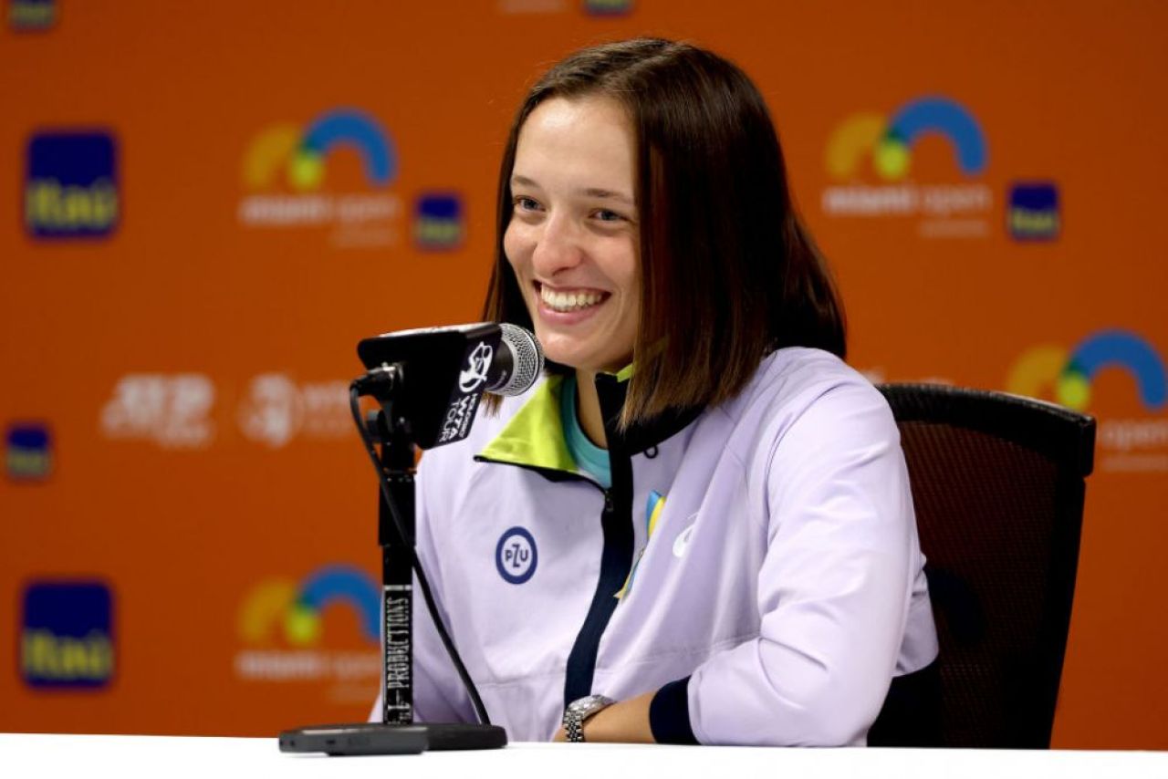 Noul lider WTA a împuns fără să vrea! Ce a spus poloneza Iga Swiatek despre absența Simonei Halep la barajul de Billie Jean King Cup_17