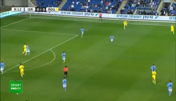 GOOOL ROM&Acirc;NIA! Dennis Man &icirc;l vede perfect pe Cic&acirc;ldău &icirc;n apropierea careului mic, fotbalistul, nemarcat, preia balonul, &icirc;și păcălește adversarul și &icirc;nscrie cu un șut puternic!