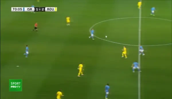 OCAZIE ROM&Acirc;NIA! Denis Alibec primește o centrare bună, se demarcă și scapă de fundașul advers, Mihăilă face o cursă incredibilă, combină cu Alibec și șutează din cădere, dar trimite pe l&acirc;ngă poartă