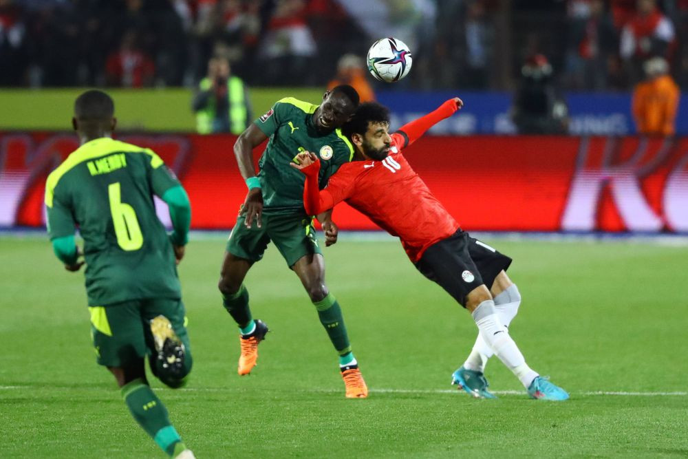 Laser, frate! Salah și coechipierii, orbiți de luminile din tribune, au ratat penalty după penalty și au pierdut calificarea la Mondial