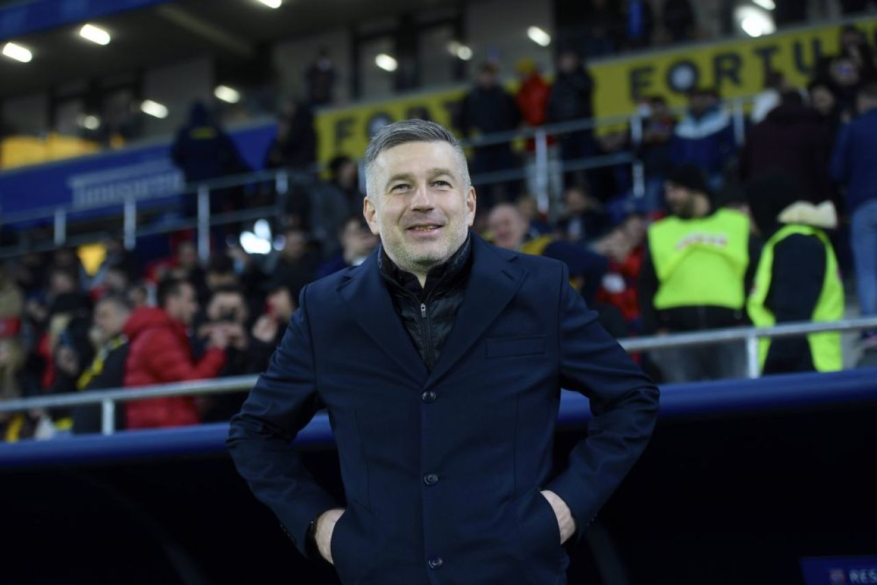 ”Nu a început deloc cu stângul”. Dragomir îl apără pe Edi Iordănescu și aruncă vina pe jucători_1