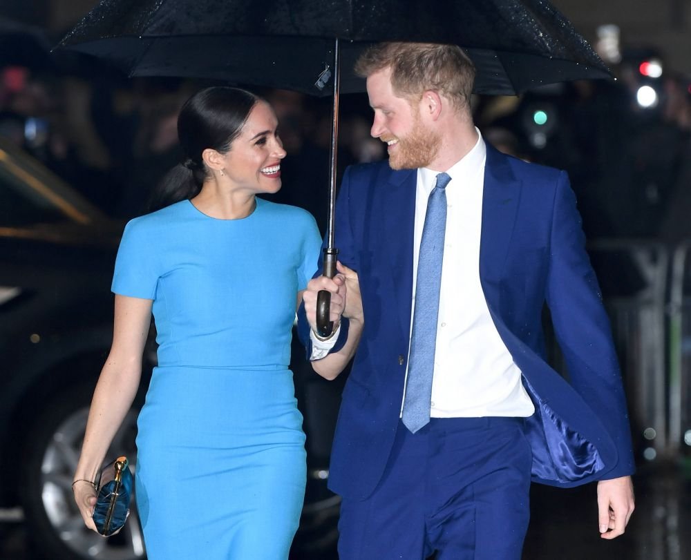 Decizia cu care Meghan și Harry îi pot înfuria pe cei din Familia Regală! Nu au mers la memorialul Prințului Philip, dar se pregătesc să participe la nunta fiului lui Beckham _9