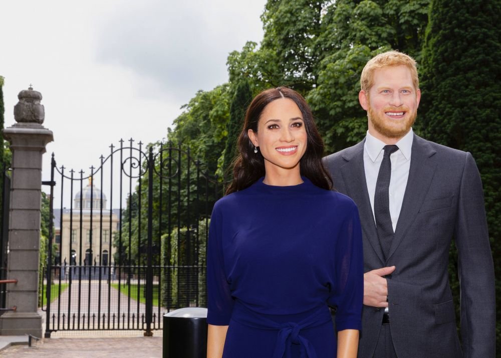Decizia cu care Meghan și Harry îi pot înfuria pe cei din Familia Regală! Nu au mers la memorialul Prințului Philip, dar se pregătesc să participe la nunta fiului lui Beckham _11