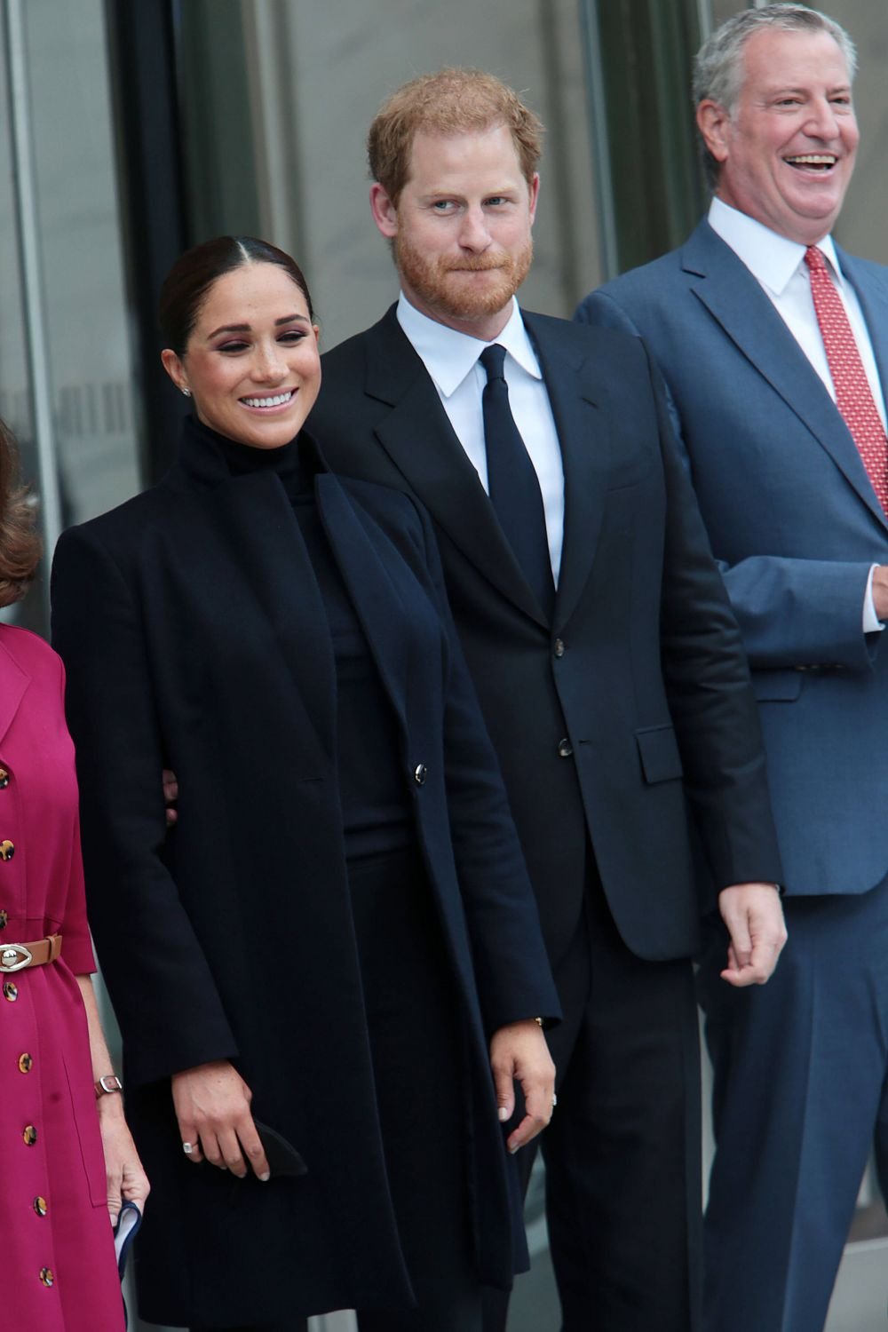 Decizia cu care Meghan și Harry îi pot înfuria pe cei din Familia Regală! Nu au mers la memorialul Prințului Philip, dar se pregătesc să participe la nunta fiului lui Beckham _12