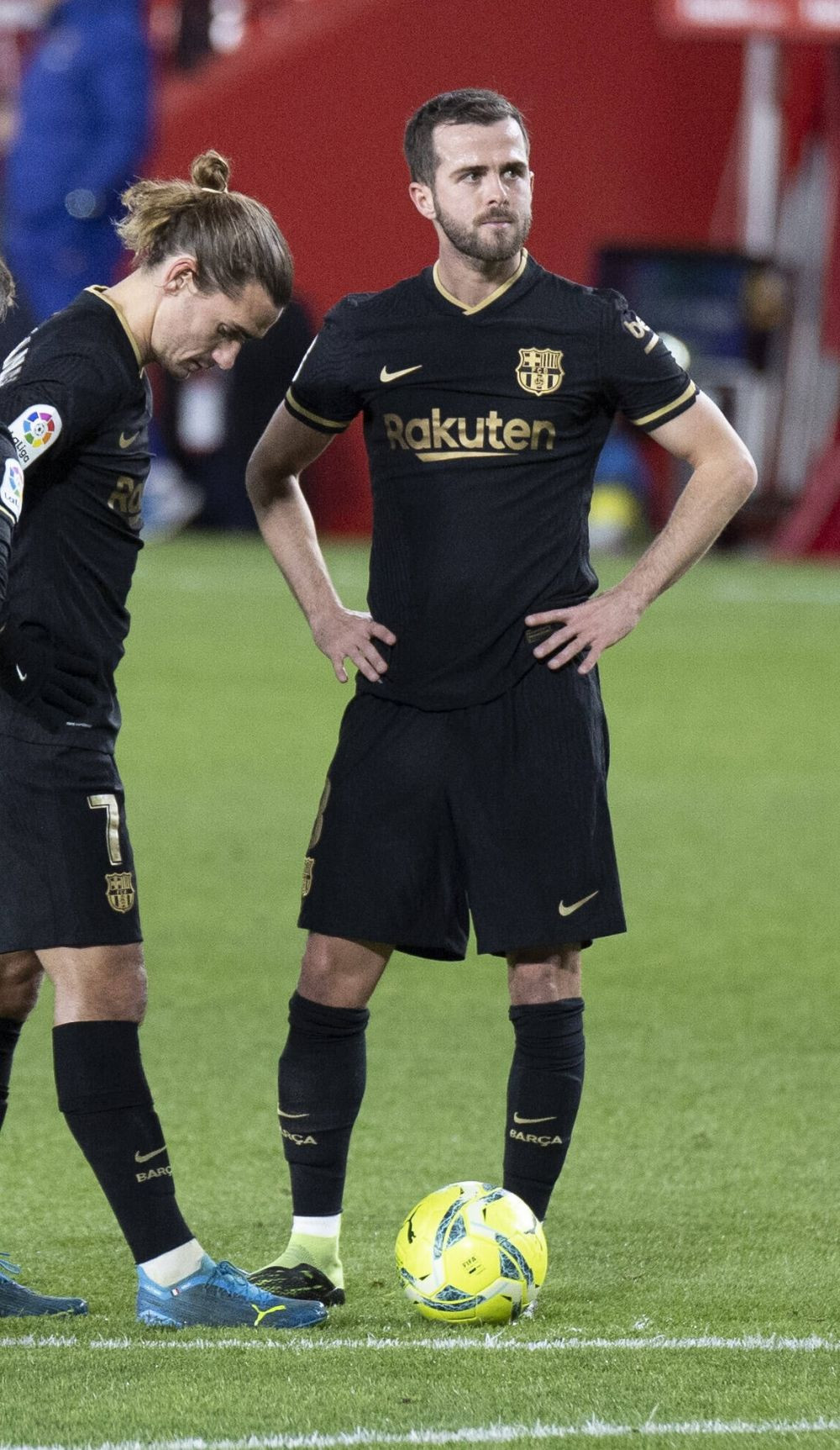 Starul dat afară de Koeman de la Barcelona îl laudă pe Xavi: ”Echipa arată diferit!”_2