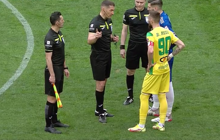 Istvan Kovacs a întrerupt meciul FC U Craiova - CS Mioveni! Ce s-a auzit din tribune_5