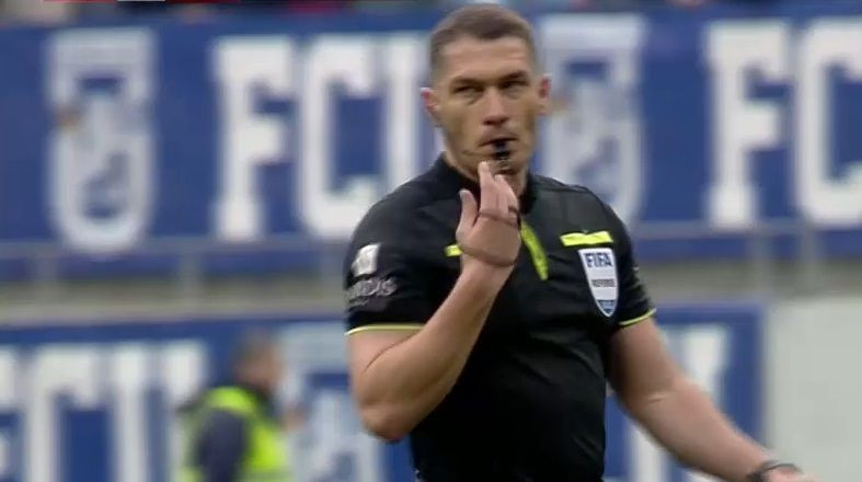 Istvan Kovacs a întrerupt meciul FC U Craiova - CS Mioveni! Ce s-a auzit din tribune_7