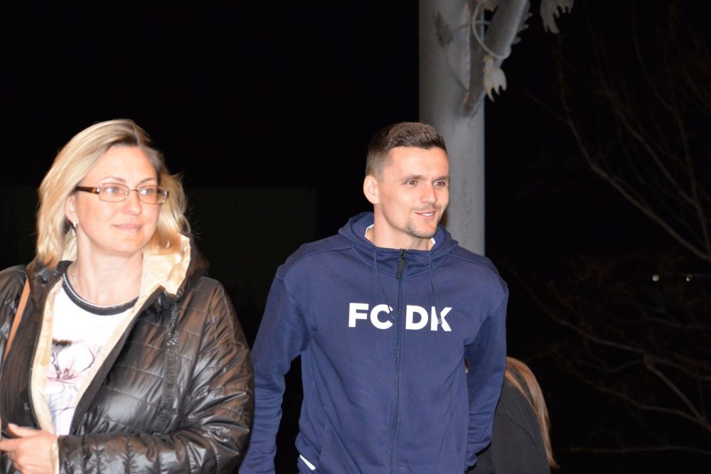 Imagini emoționante cu jucătorii de la Dynamo Kyiv la sosirea în România. Au fost așteptați de familii și iubite_4