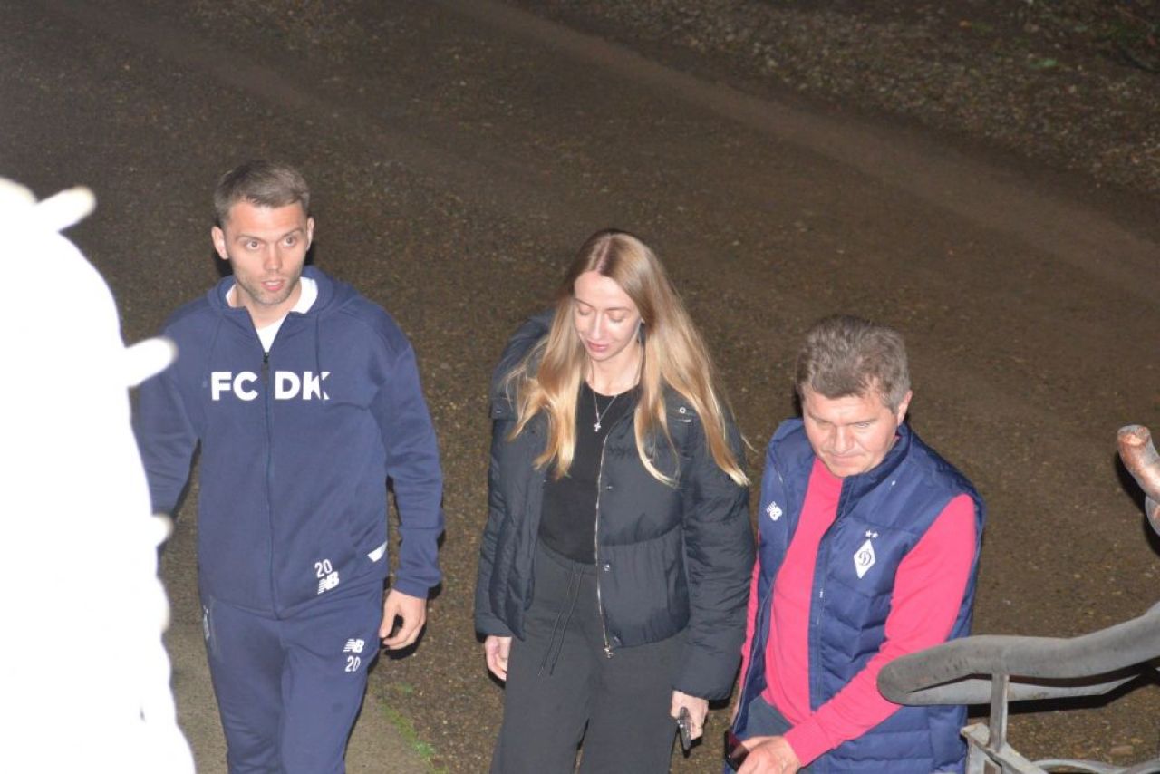 Imagini emoționante cu jucătorii de la Dynamo Kyiv la sosirea în România. Au fost așteptați de familii și iubite_6