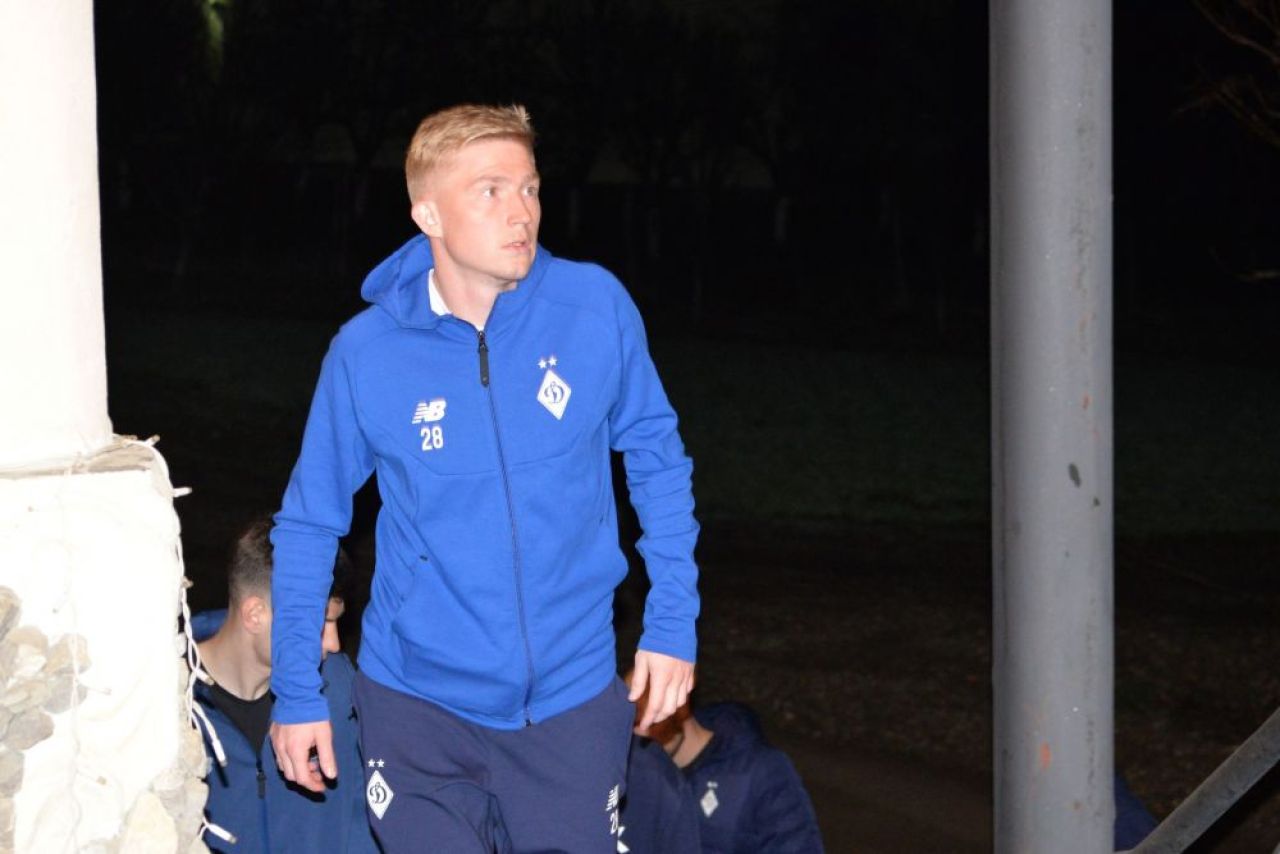 Imagini emoționante cu jucătorii de la Dynamo Kyiv la sosirea în România. Au fost așteptați de familii și iubite_7