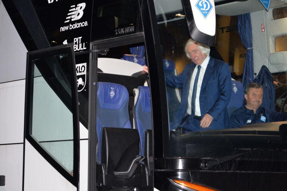 Imagini emoționante cu jucătorii de la Dynamo Kyiv la sosirea în România. Au fost așteptați de familii și iubite_9