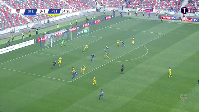 Penalty dubios primit de CSA Steaua în meciul cu Petrolul! Ploieștenii au contestat vehement decizia arbitrului_3
