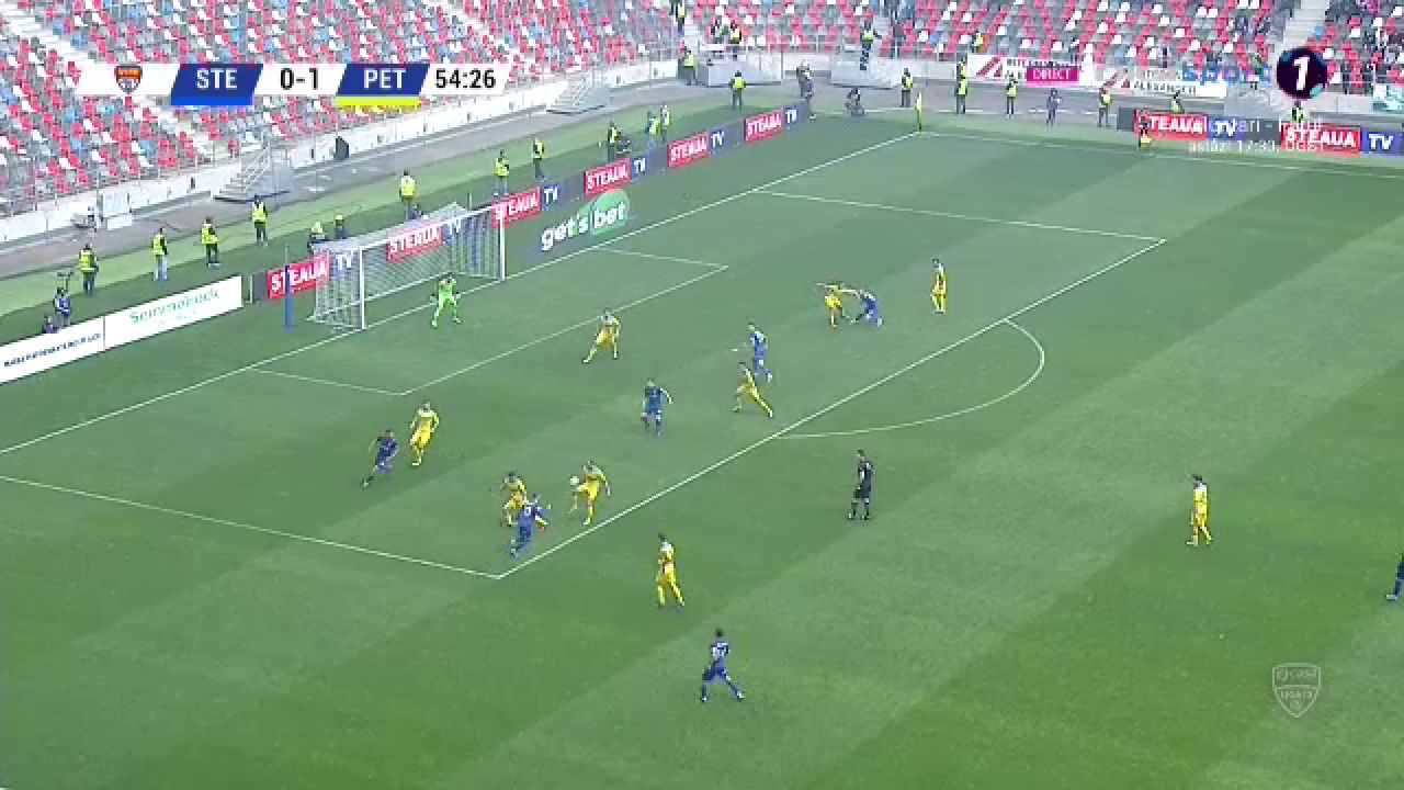 Penalty dubios primit de CSA Steaua în meciul cu Petrolul! Ploieștenii au contestat vehement decizia arbitrului_3
