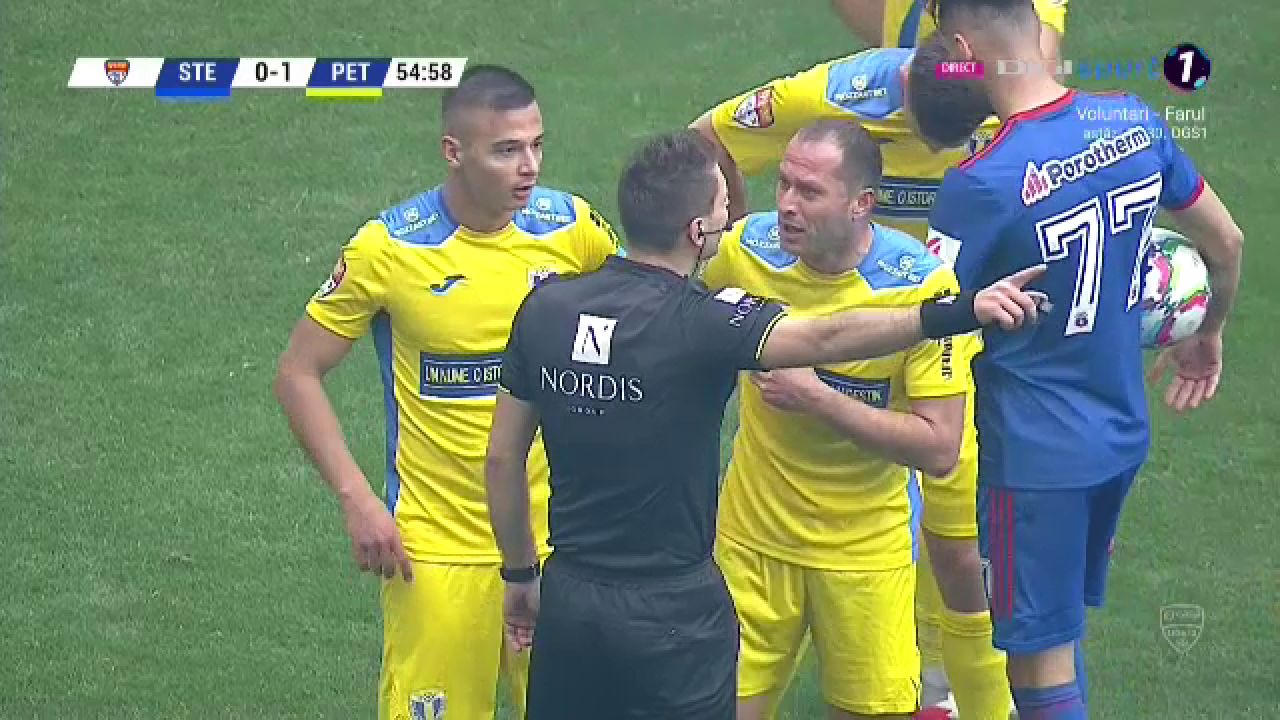 Penalty dubios primit de CSA Steaua în meciul cu Petrolul! Ploieștenii au contestat vehement decizia arbitrului_7