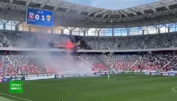 Spectacol &icirc;n Ghencea. Fanii au creat o atmosferă incendiară la CSA - Petrolul