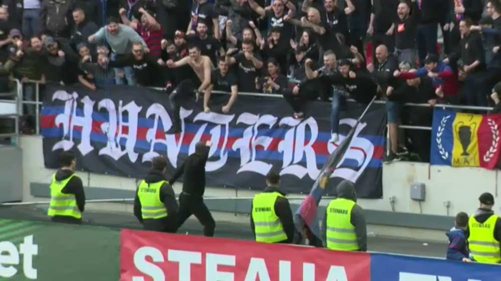 Oprița, spectacol în tribune alături de fanii lui CSA după victoria cu Petrolul. A mers la peluză și a dat tonul bucuriei_2