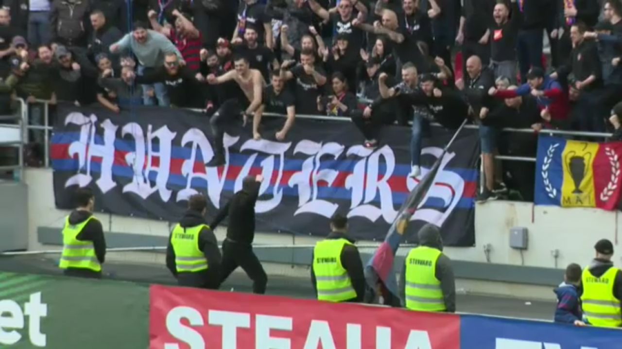 Oprița, spectacol în tribune alături de fanii lui CSA după victoria cu Petrolul. A mers la peluză și a dat tonul bucuriei_2