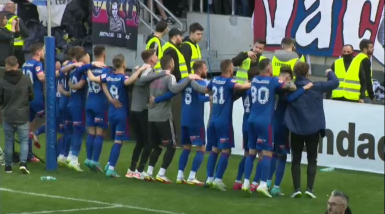 Oprița, spectacol în tribune alături de fanii lui CSA după victoria cu Petrolul. A mers la peluză și a dat tonul bucuriei_6