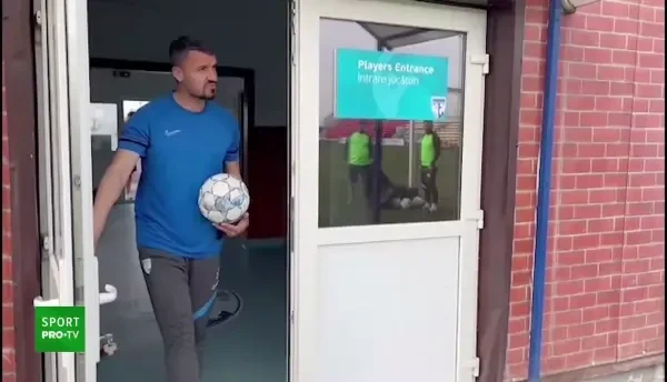 Ce execuție! „Magicianul” Budescu a ieșit din nou la rampă. A dat gol de la vestiare