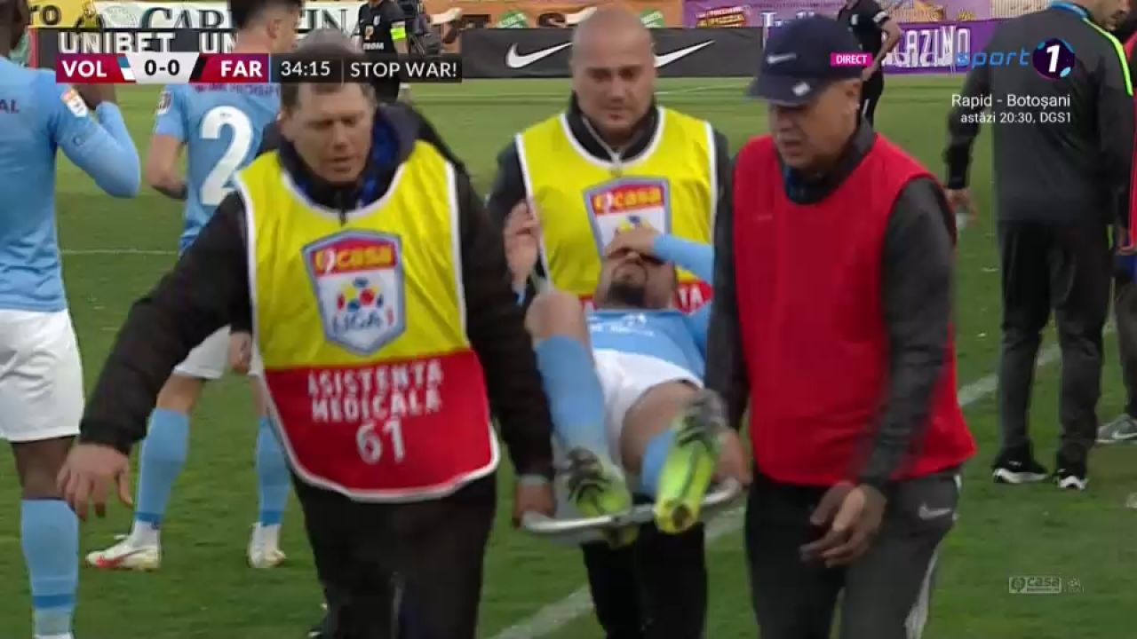 Accidentarea teribilă suferită de Constantin Budescu în meciul cu Farul. A fost scos pe targă de pe teren _10