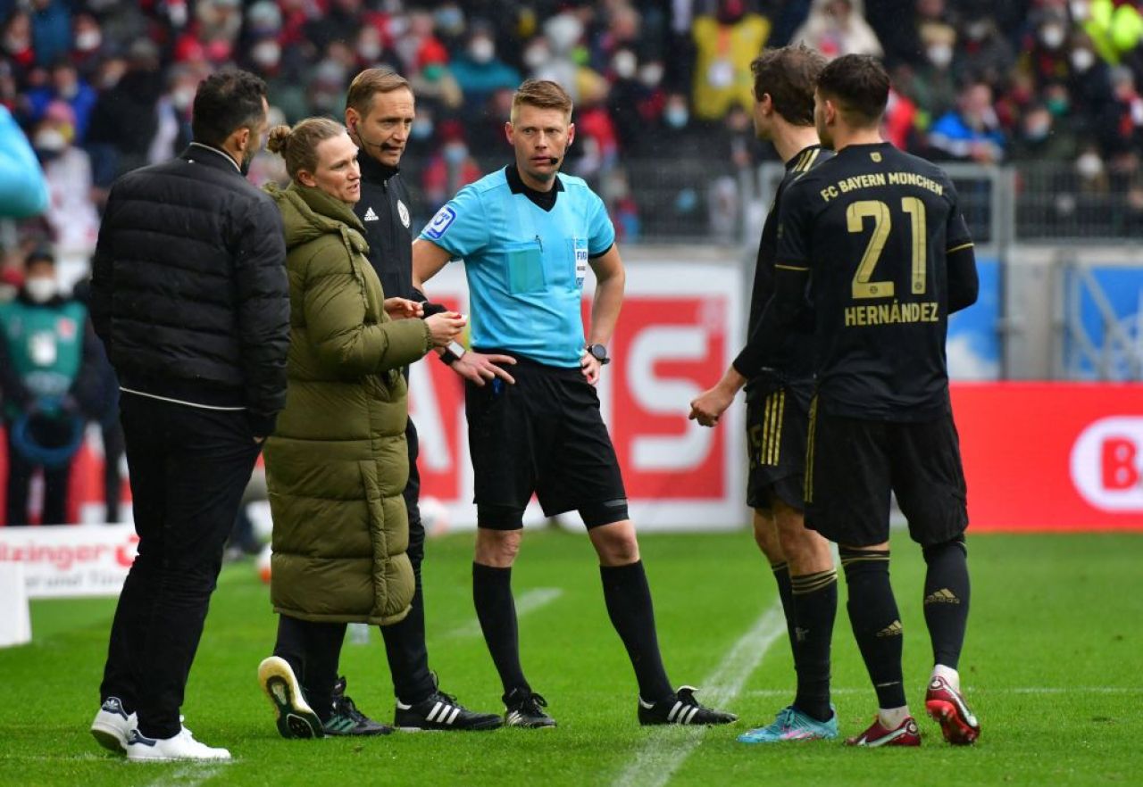 Gafă uriașă a lui Bayern! A jucat cu 12 fotbaliști în teren și riscă să piardă la masa verde_5