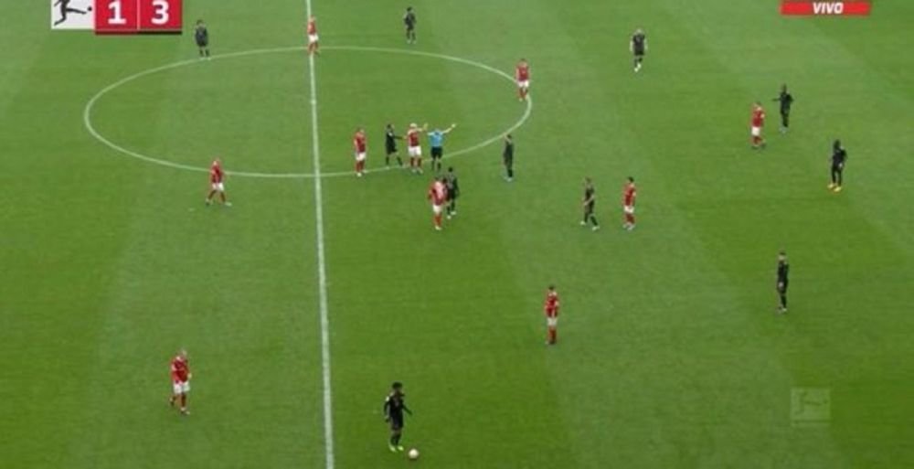 Gafă uriașă a lui Bayern! A jucat cu 12 fotbaliști în teren și riscă să piardă la masa verde_7